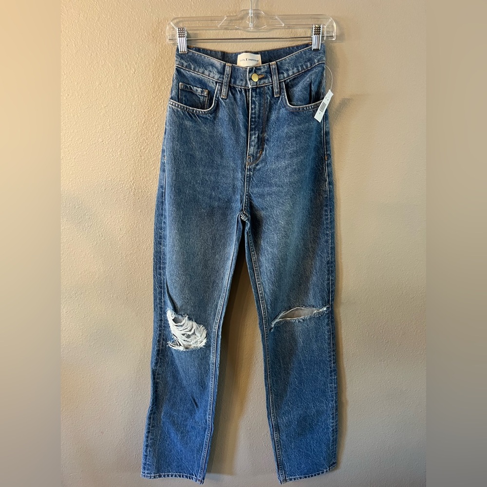 👑NWT Triarchy High Rise Relaxed Distressed Jeans Sz 25